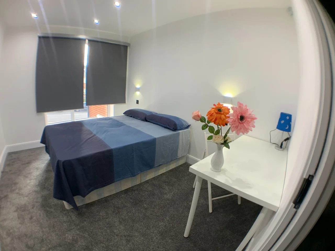 Room Chambers Lane in Greater London