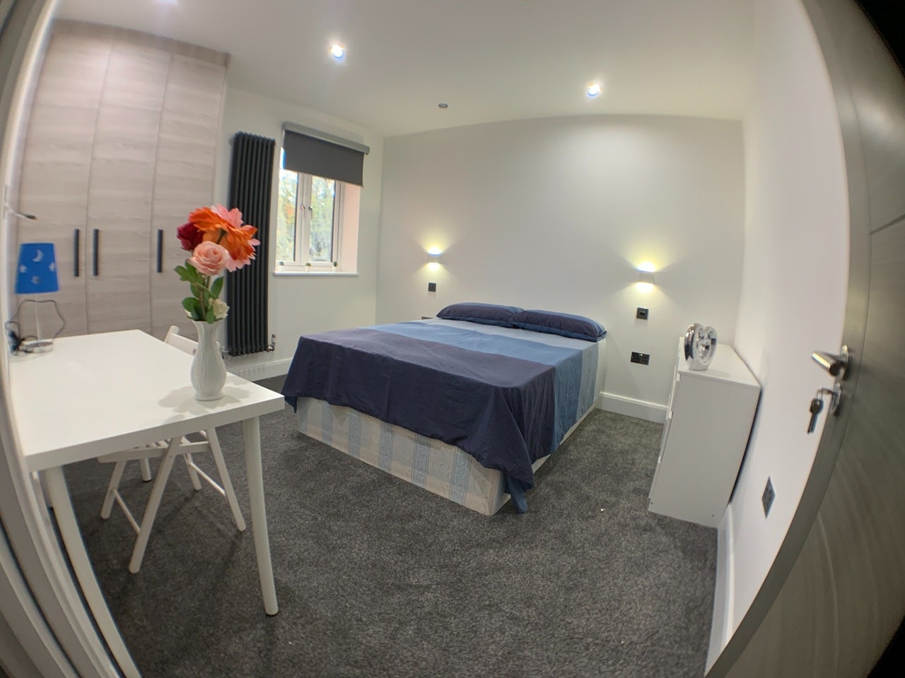 Room Chambers Lane in Greater London