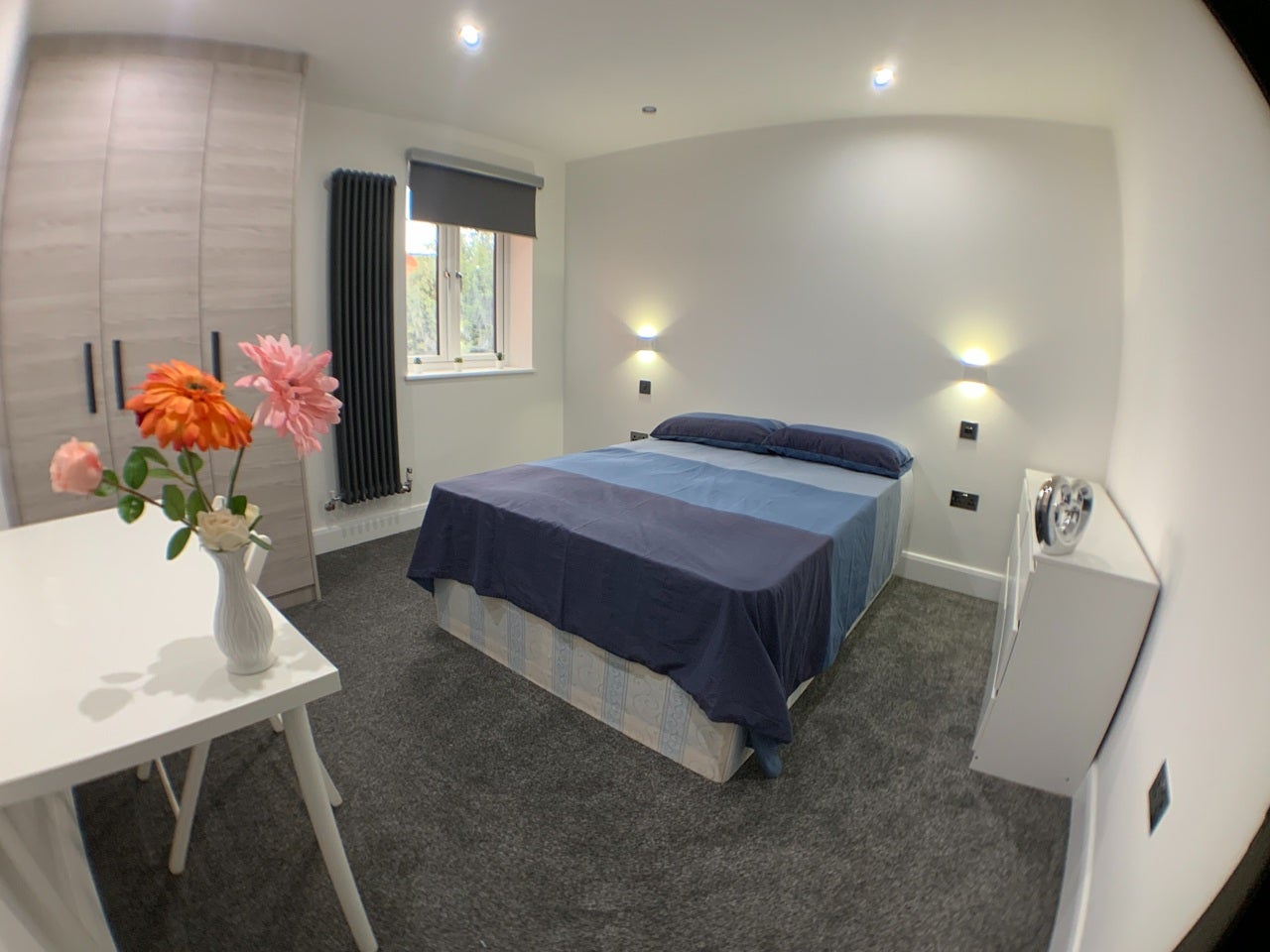 Room Chambers Lane in Greater London