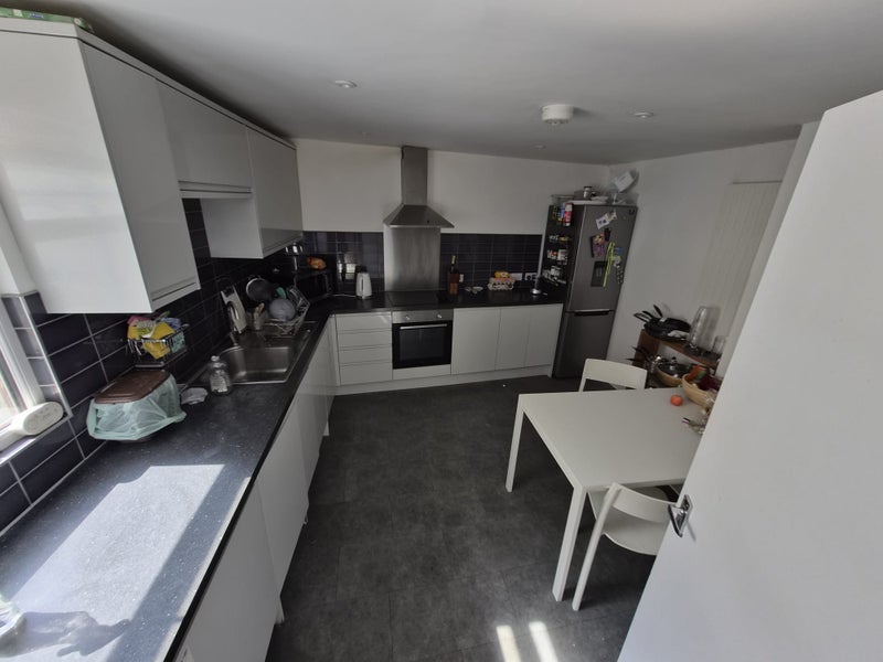 Room Mulkern Road in Greater London