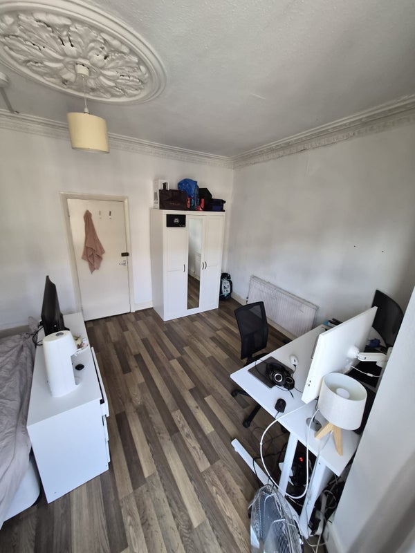 Room Mulkern Road in Greater London