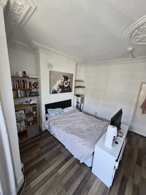 Room Mulkern Road in Greater London