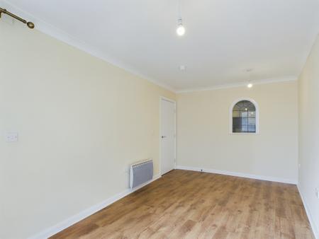 Flat Alençon Link in Basingstoke and Deane