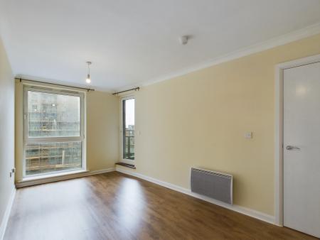 Flat Alençon Link in Basingstoke and Deane