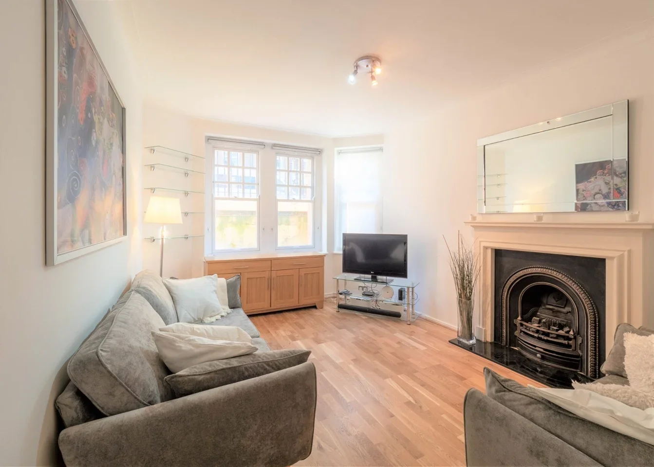 Flat Queen Caroline Street in Greater London