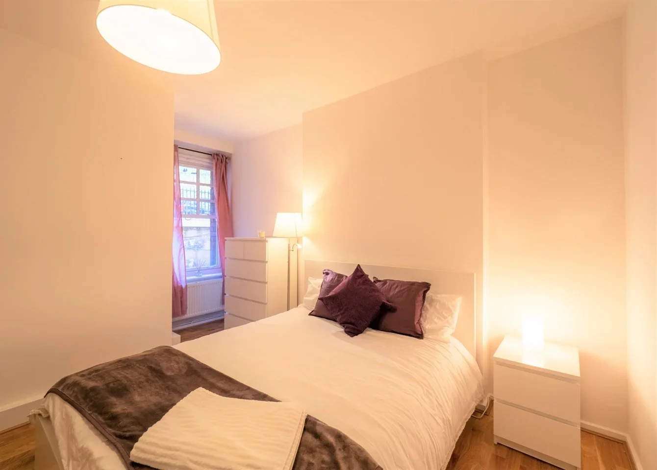 Flat Queen Caroline Street in Greater London