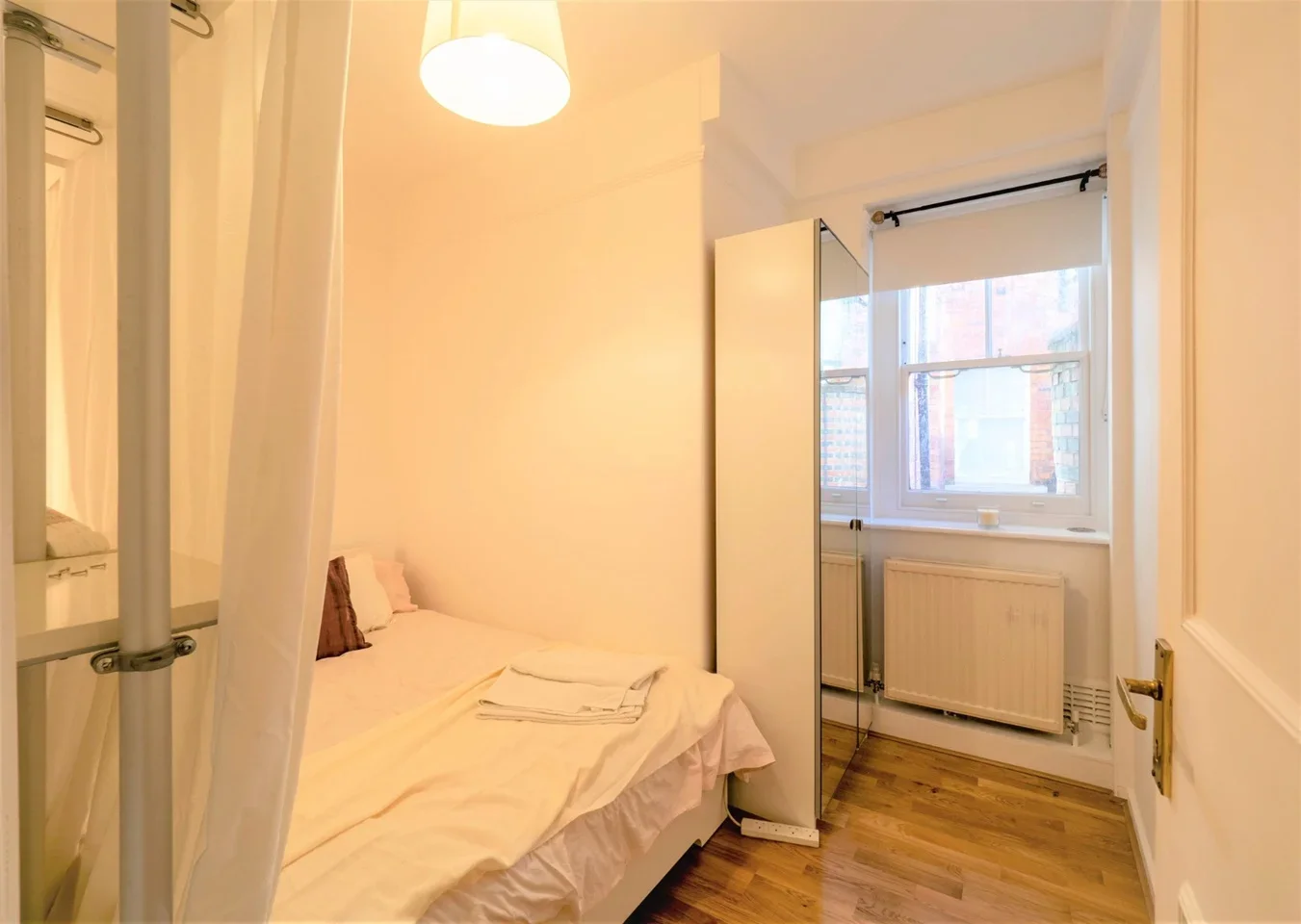 Flat Queen Caroline Street in Greater London