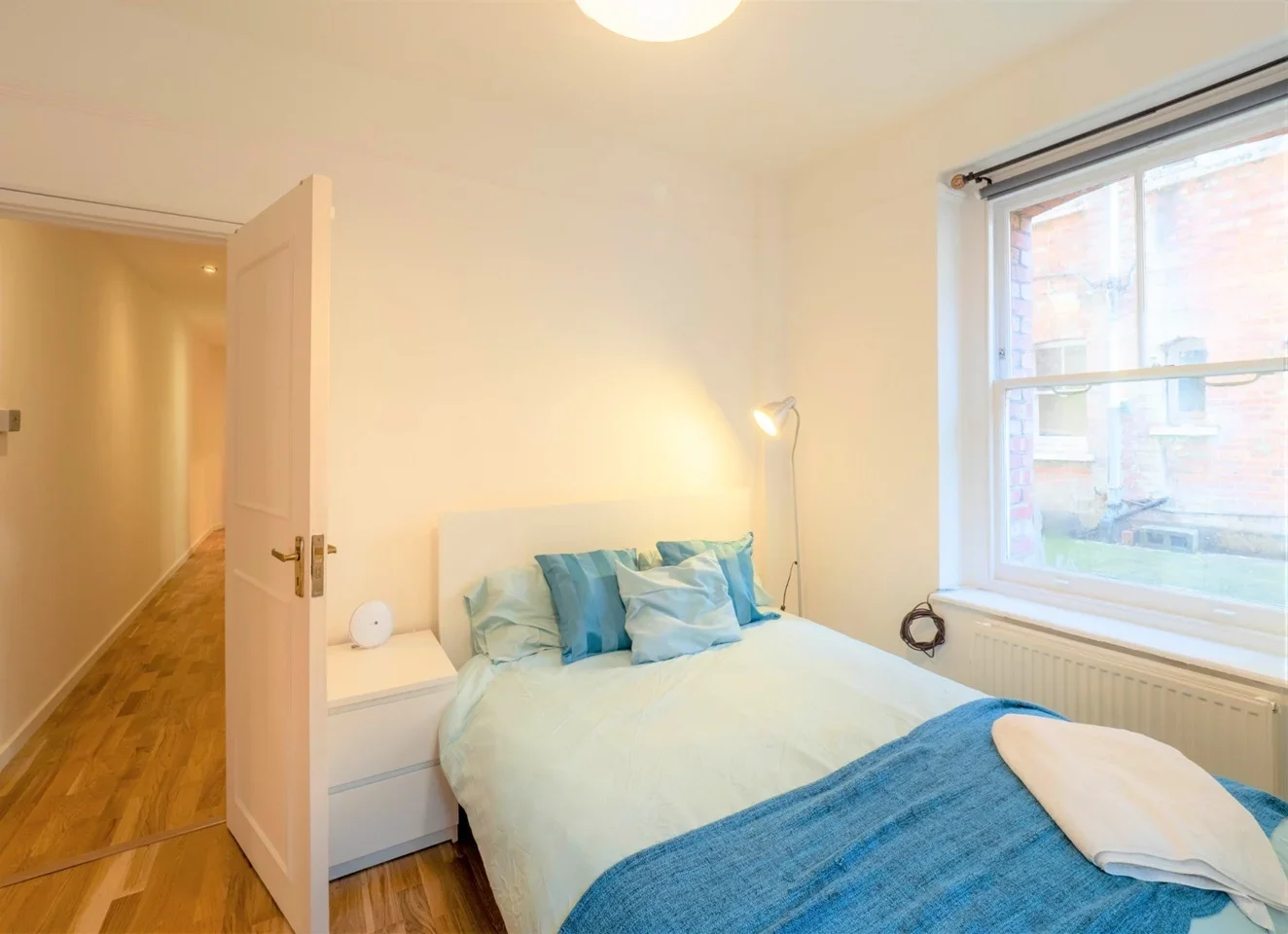 Flat Queen Caroline Street in Greater London