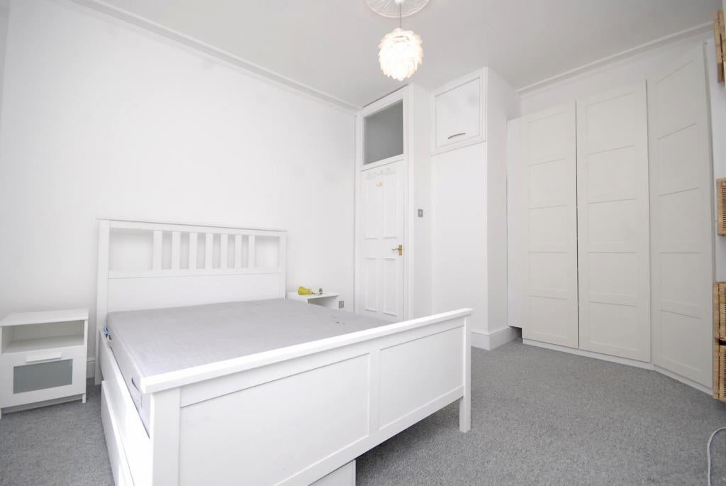 Flat Glenton Road in Greater London
