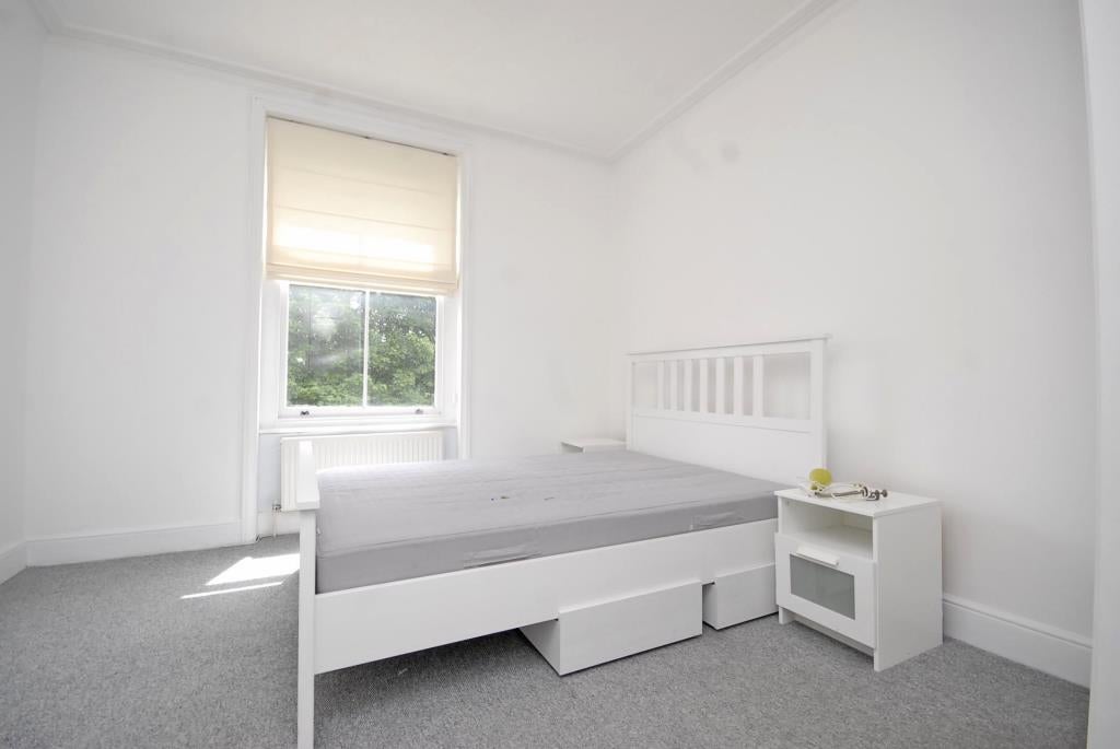Flat Glenton Road in Greater London