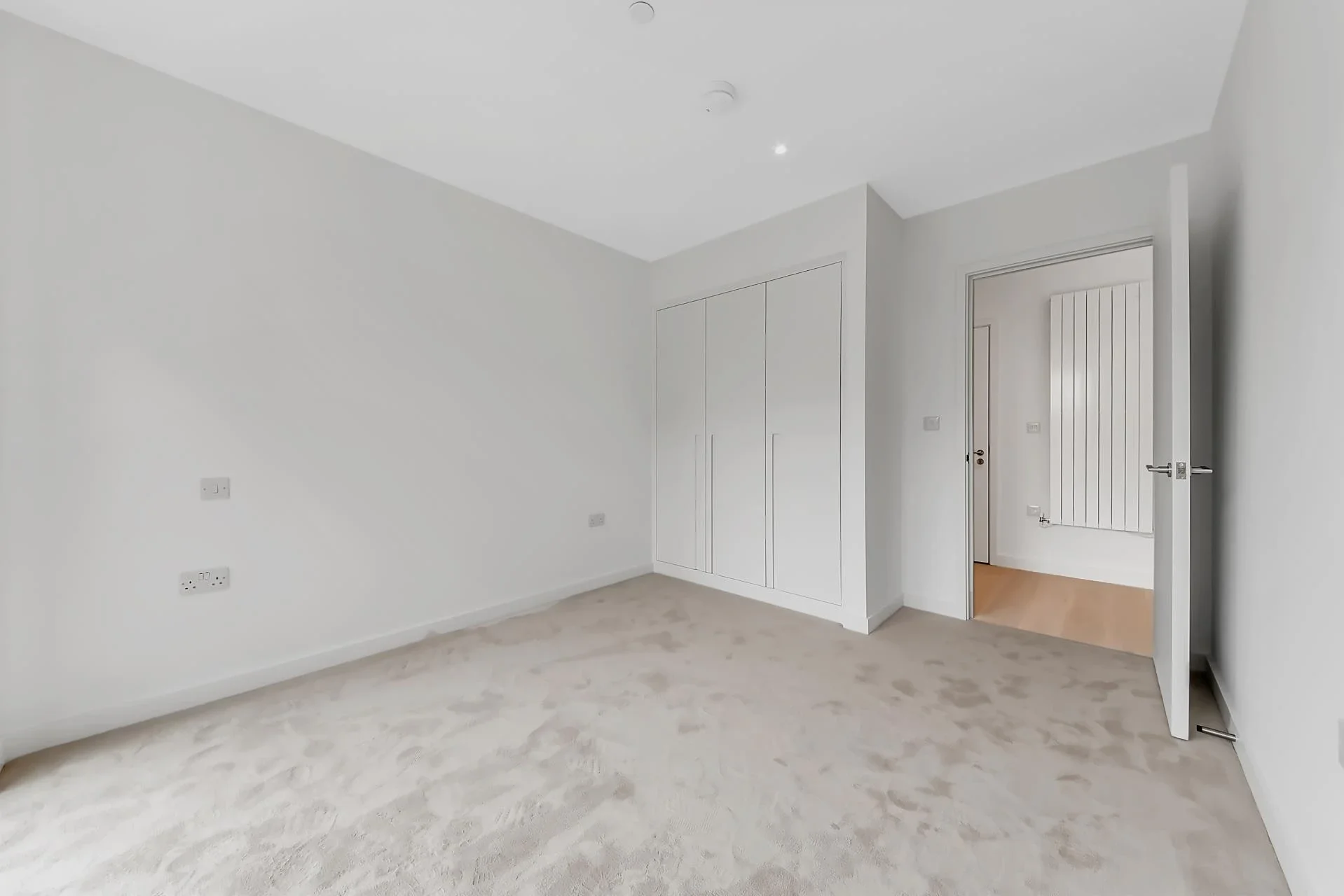 Flat Royal Crest Avenue in Greater London