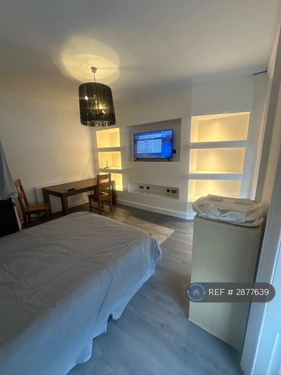 Room Chalmers Street in Dunfermline