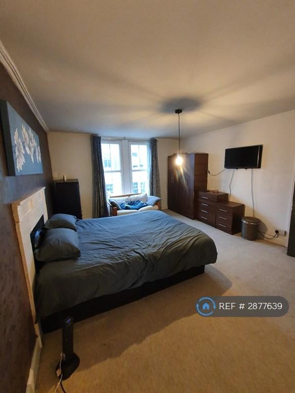 Room Chalmers Street in Dunfermline