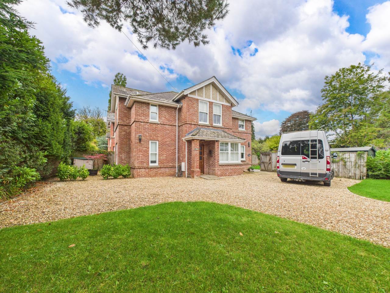 Flat Wiltshire Road in Bransgore