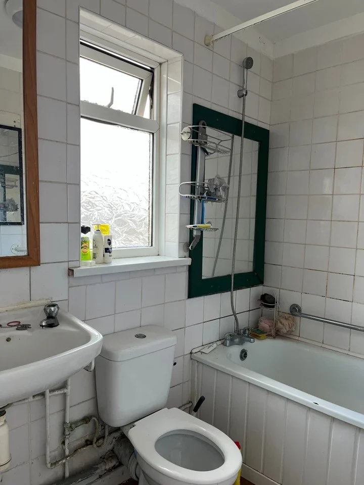 Room Cowbridge Road East in Cardiff
