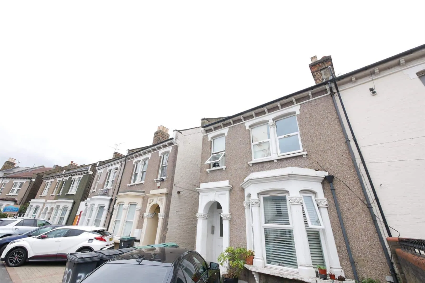 Flat Clarendon Road in Greater London