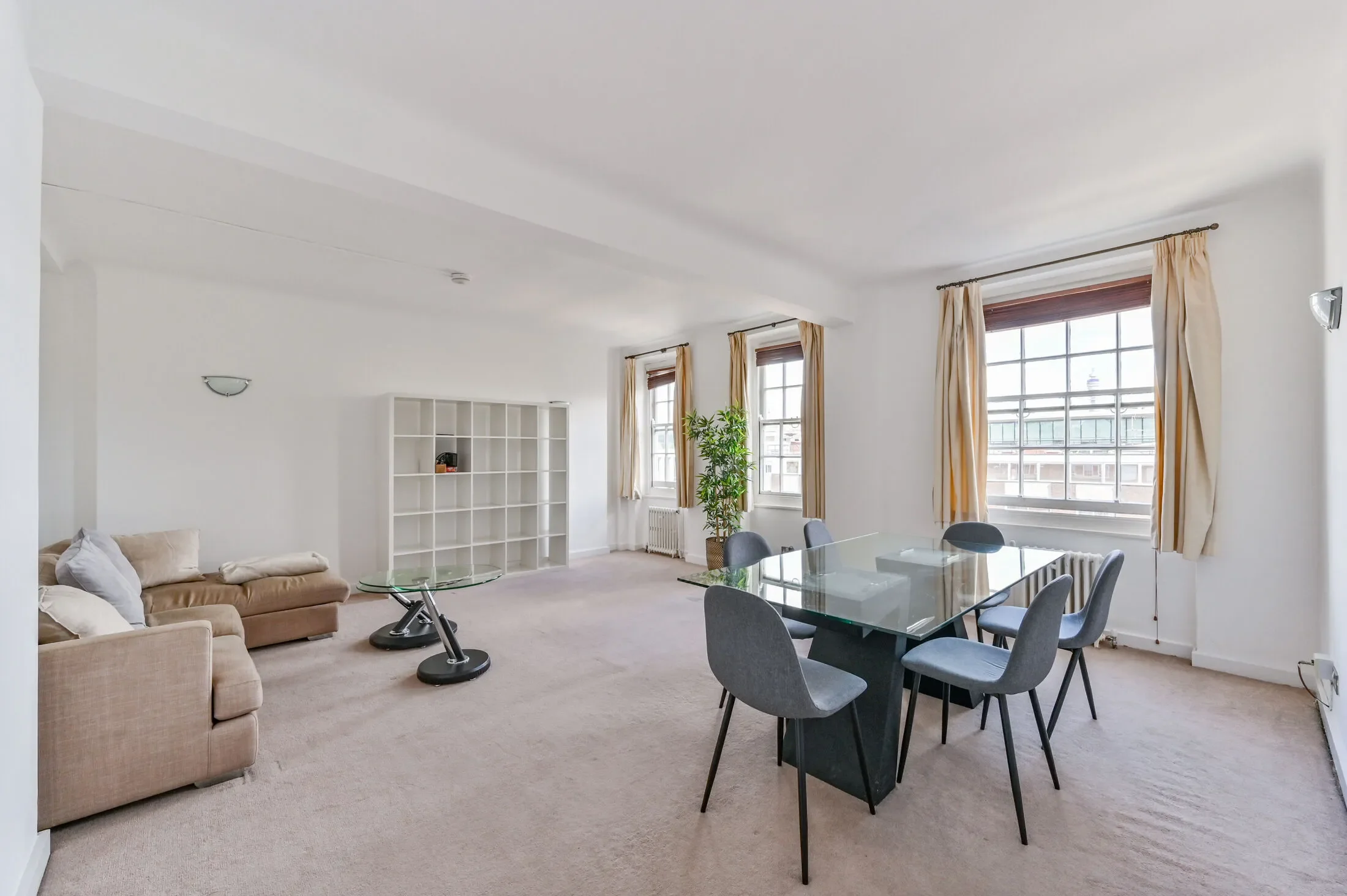 Flat Portman Square in City of Westminster
