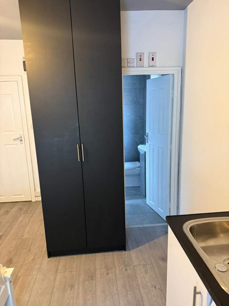 Flat Hitchin Road in Luton