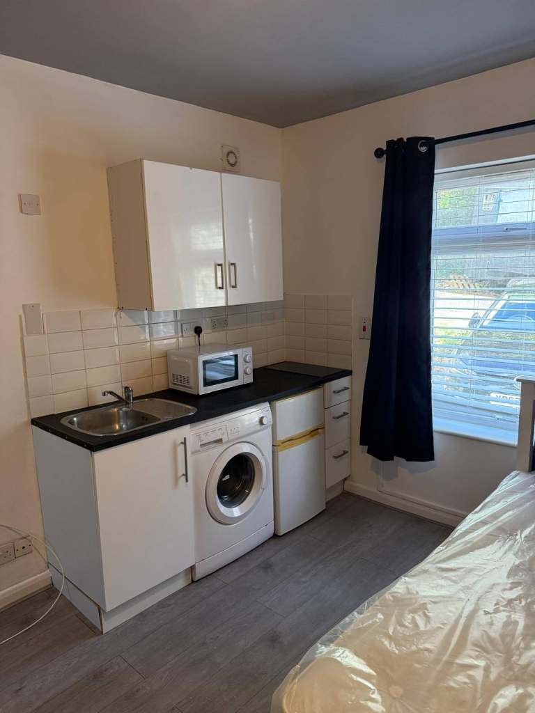 Flat Hitchin Road in Luton