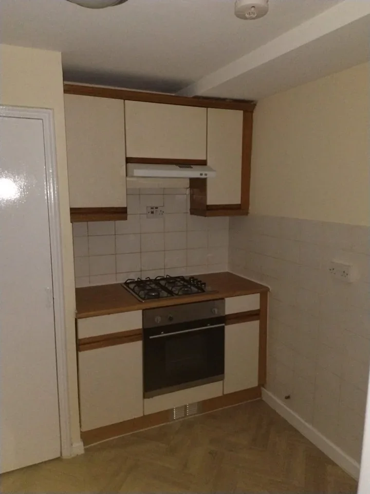 Flat Rose Lane in Greater London