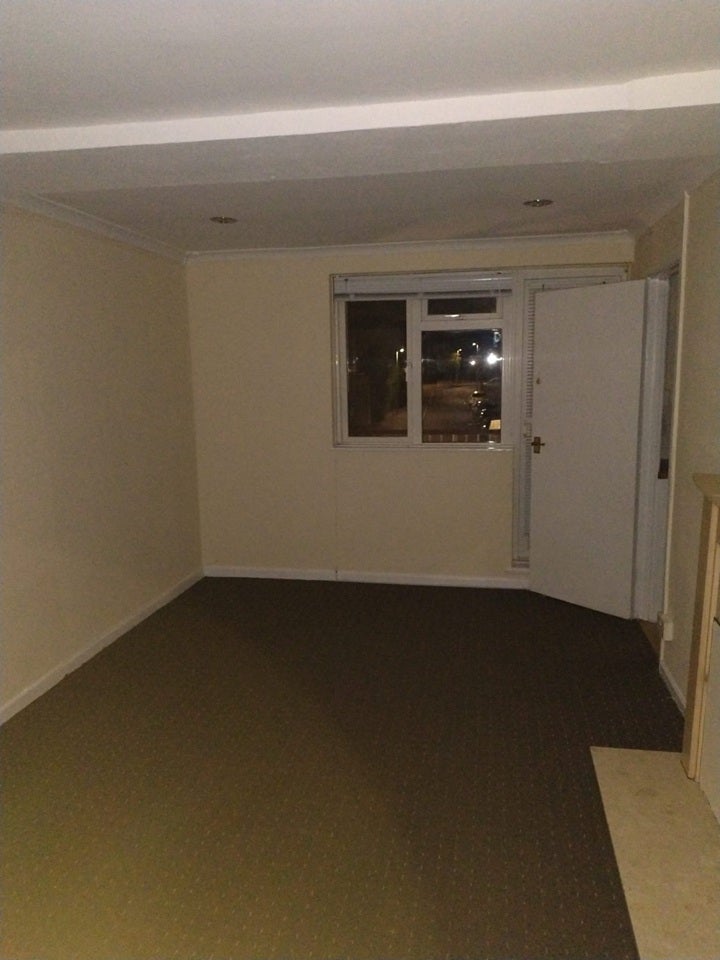 Flat Rose Lane in Greater London