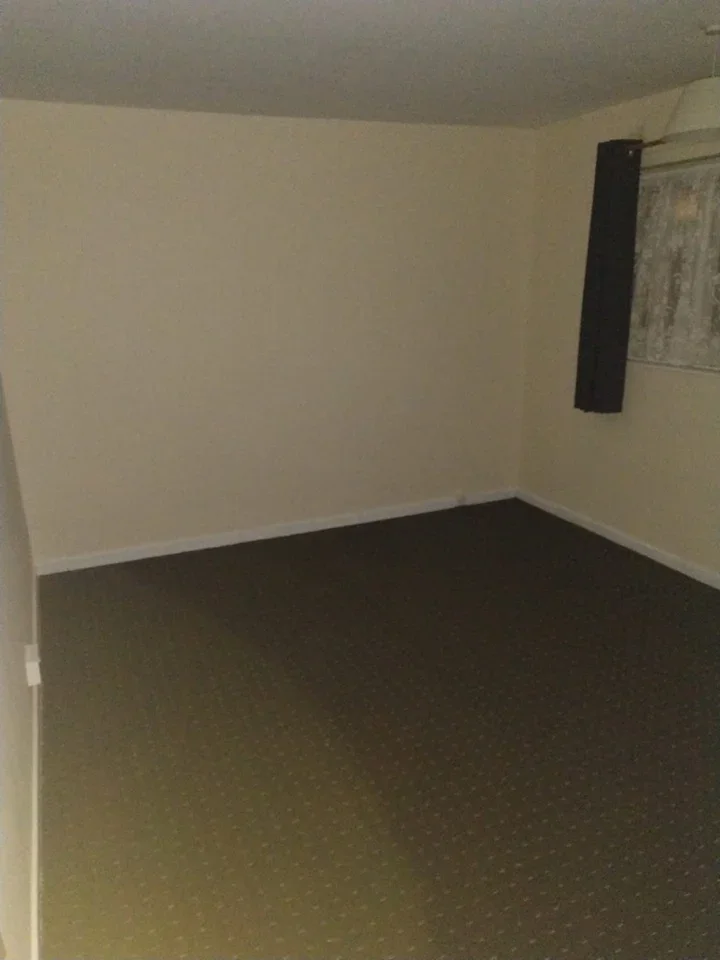Flat Rose Lane in Greater London