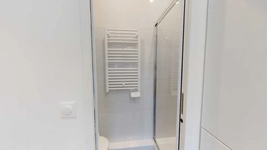 Chambre Rue de Chazelles à Paris