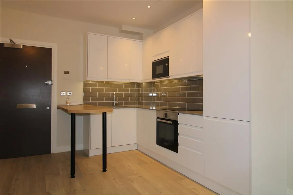 Flat Clivemont Road in Maidenhead