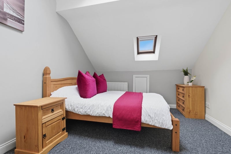Room Albany Road in Coventry