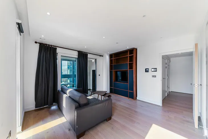 Flat New Drum Street in Greater London