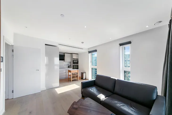 Flat New Drum Street in Greater London