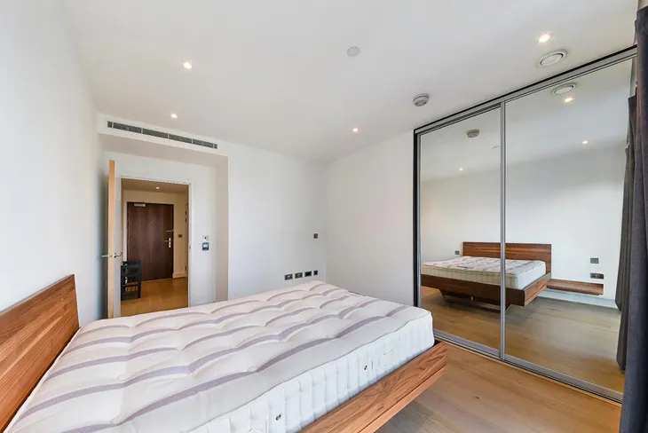 Flat New Drum Street in Greater London