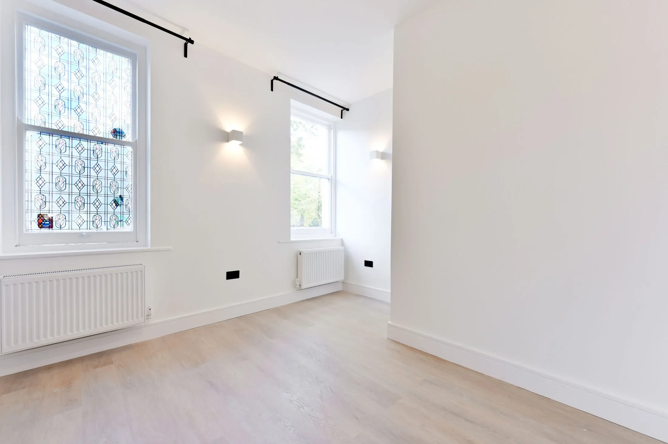 Flat Montpelier Road in Greater London