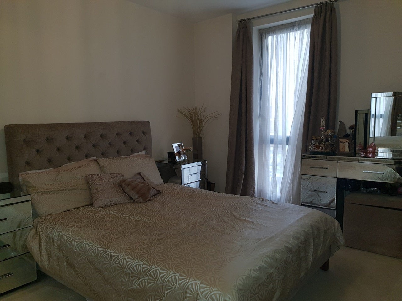 Flat Harvey Close in Greater London