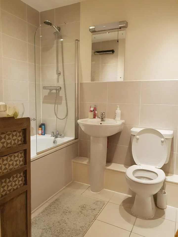 Flat Harvey Close in Greater London