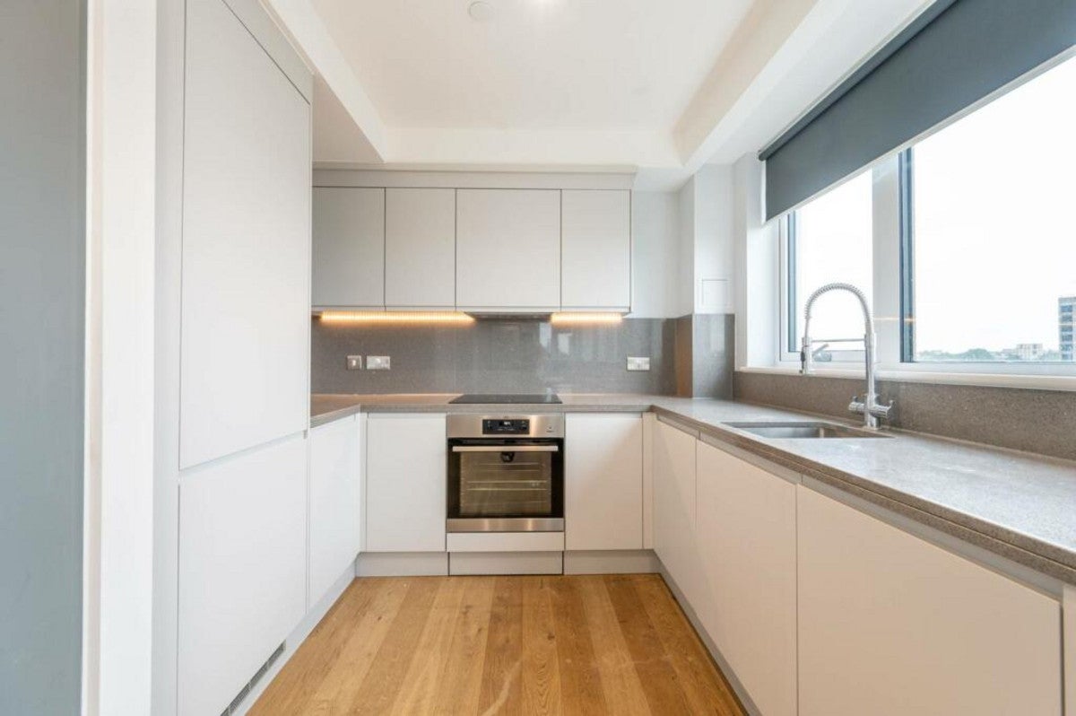 Flat Harrow Road in Greater London