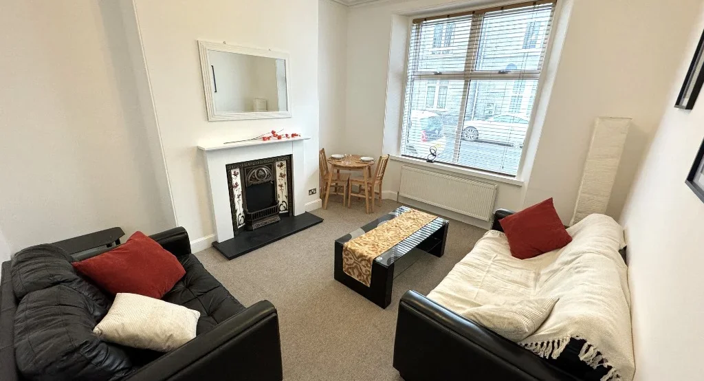 Flat Hollybank Place in Aberdeen City
