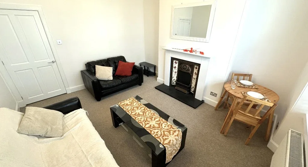 Flat Hollybank Place in Aberdeen City