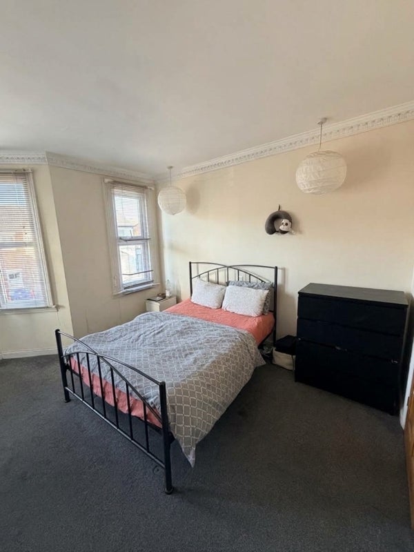 Room Dorien Road in Greater London