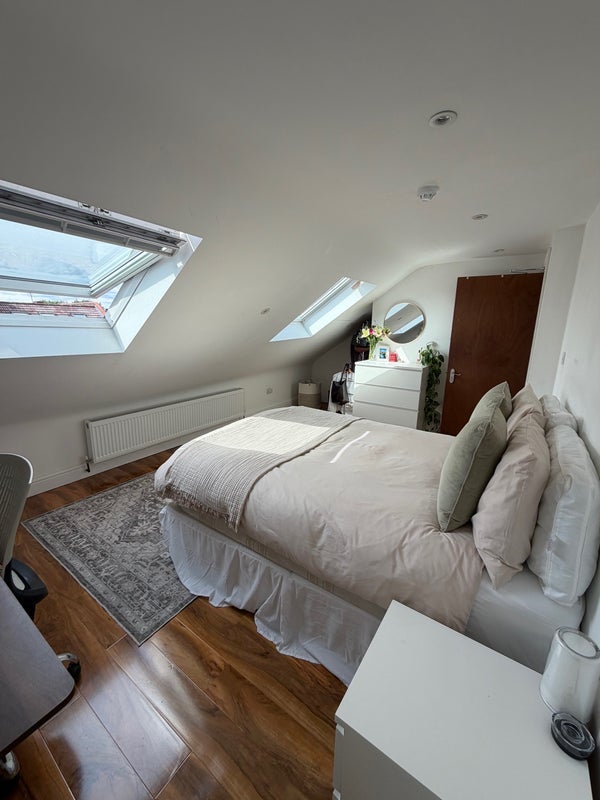 Room Beverstone Road in Greater London