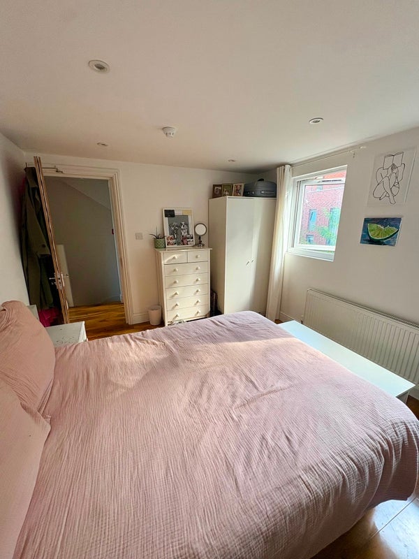 Room Beverstone Road in Greater London