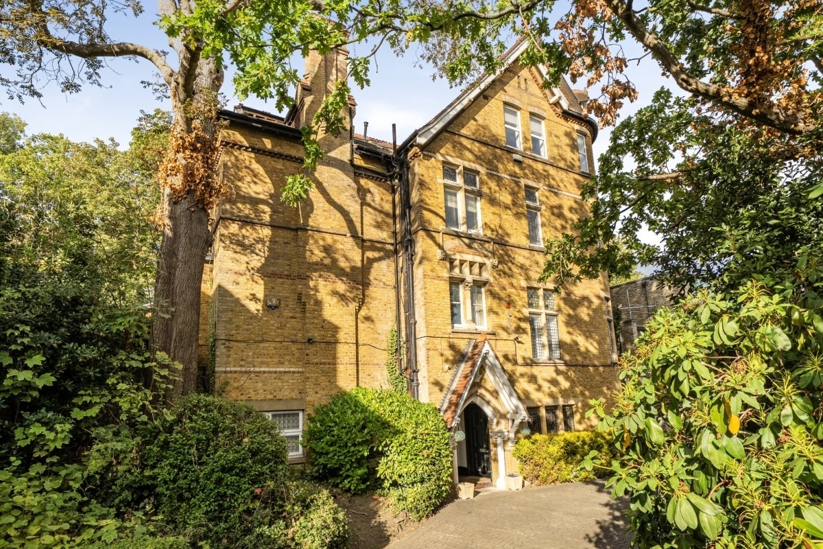 Flat Redington Road in Greater London