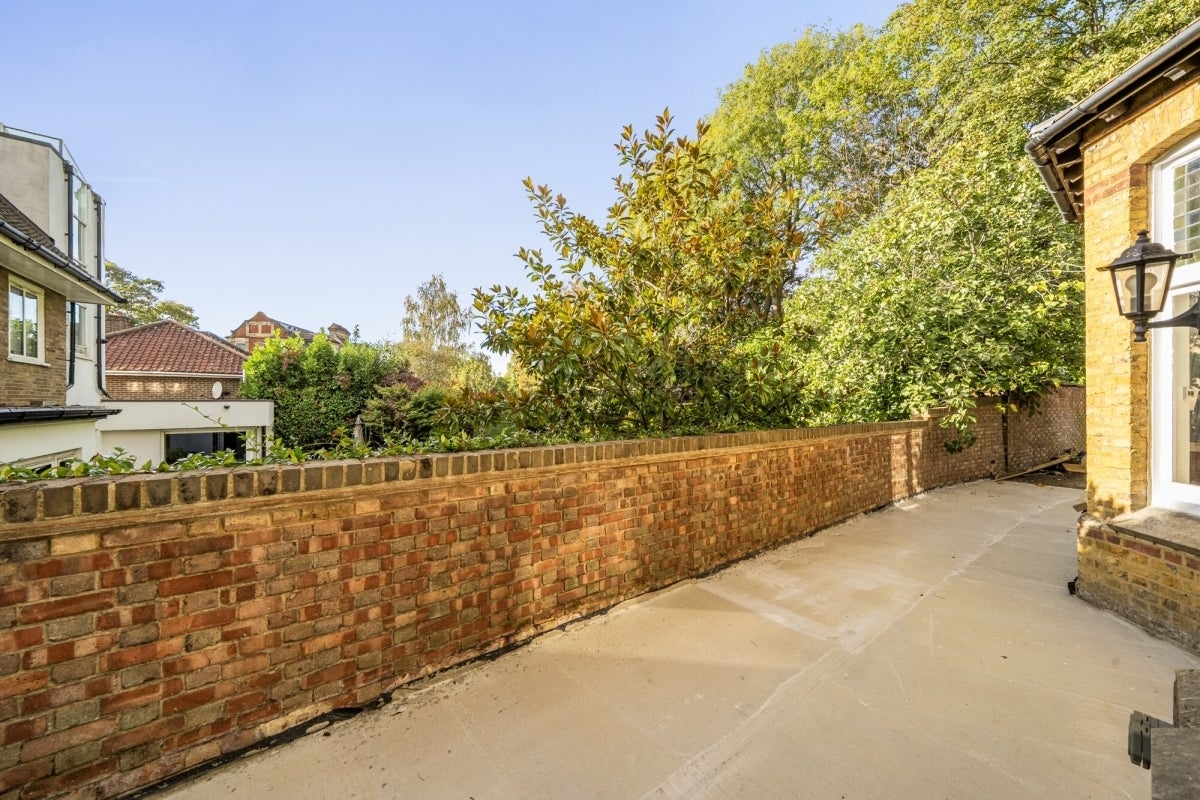Flat Redington Road in Greater London