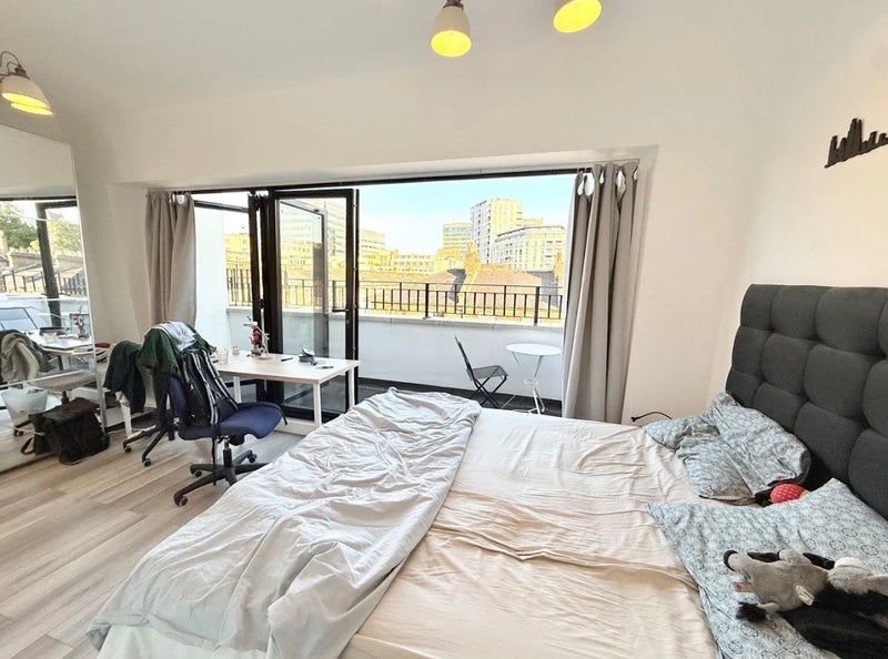 Flat Kilmarsh Road in Greater London