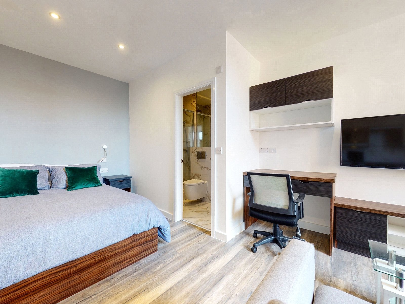 Flat Hyde Terrace in Leeds