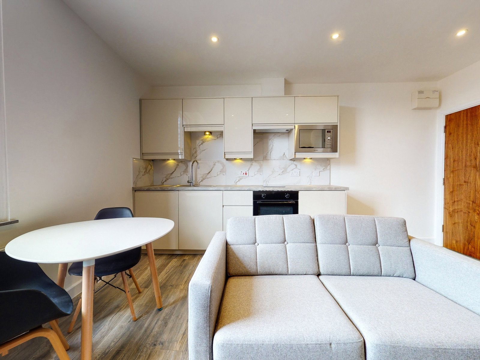 Flat Hyde Terrace in Leeds