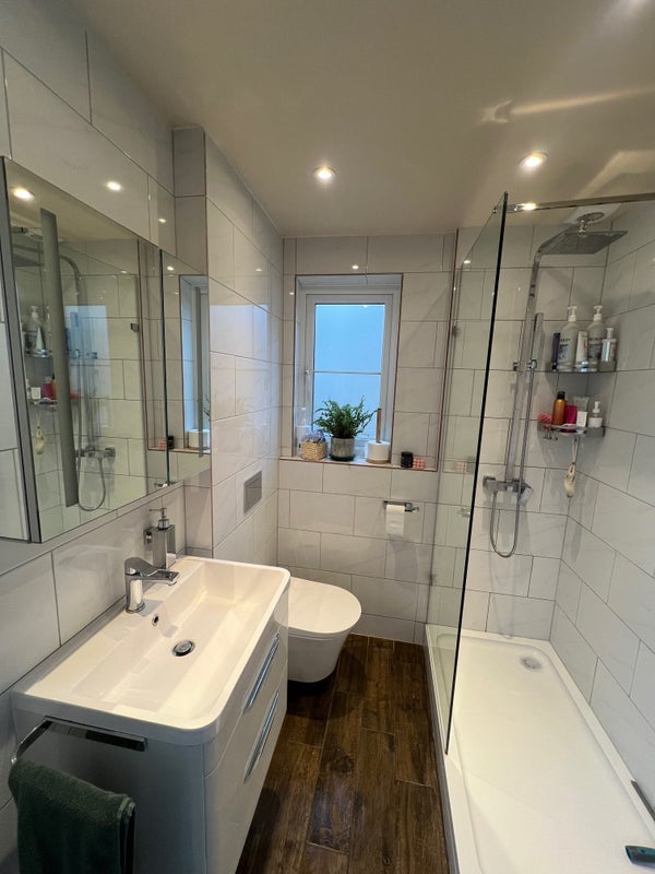 Room Hailsham Avenue in Greater London