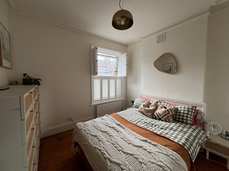 Room Hailsham Avenue in Greater London