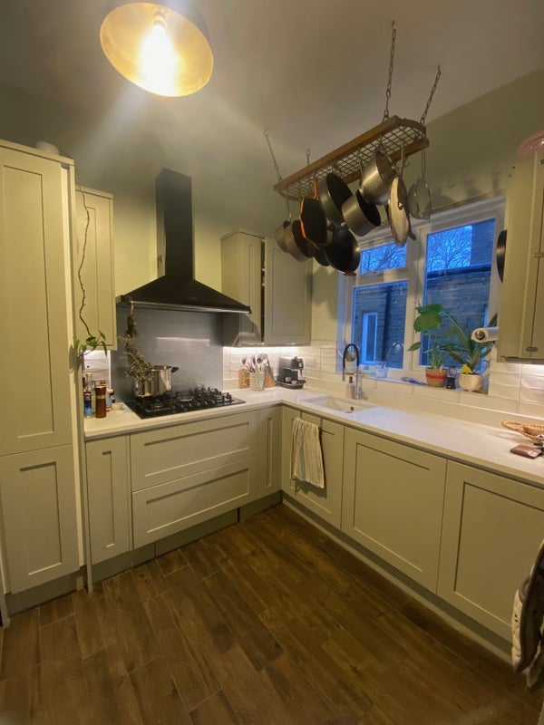 Room Hailsham Avenue in Greater London