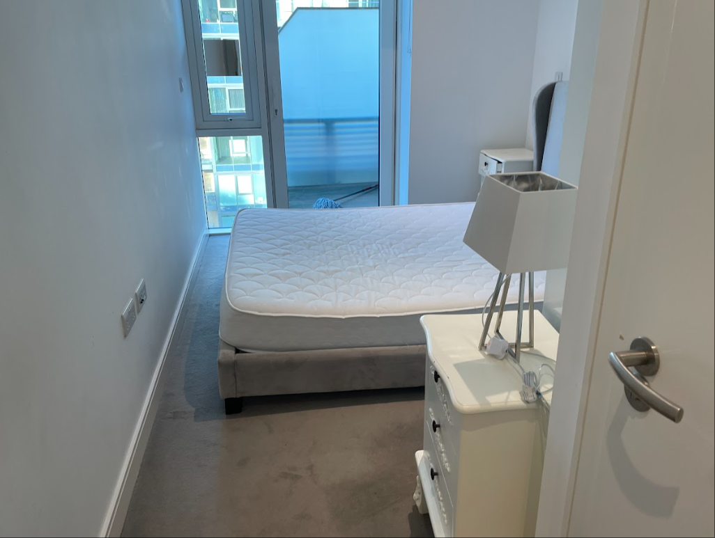 Flat Juniper Drive in Greater London